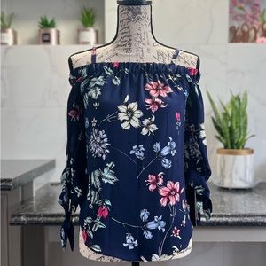 NWT - Floral print blouse, off-the-shoulder with adjustable straps.
